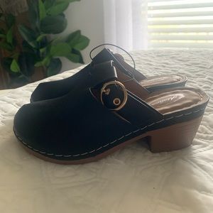NWOT womens black clog shoes